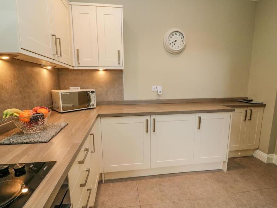 Two Acres- Spacious, Delightful, Pet Free Bungalow Levens Екстериор снимка